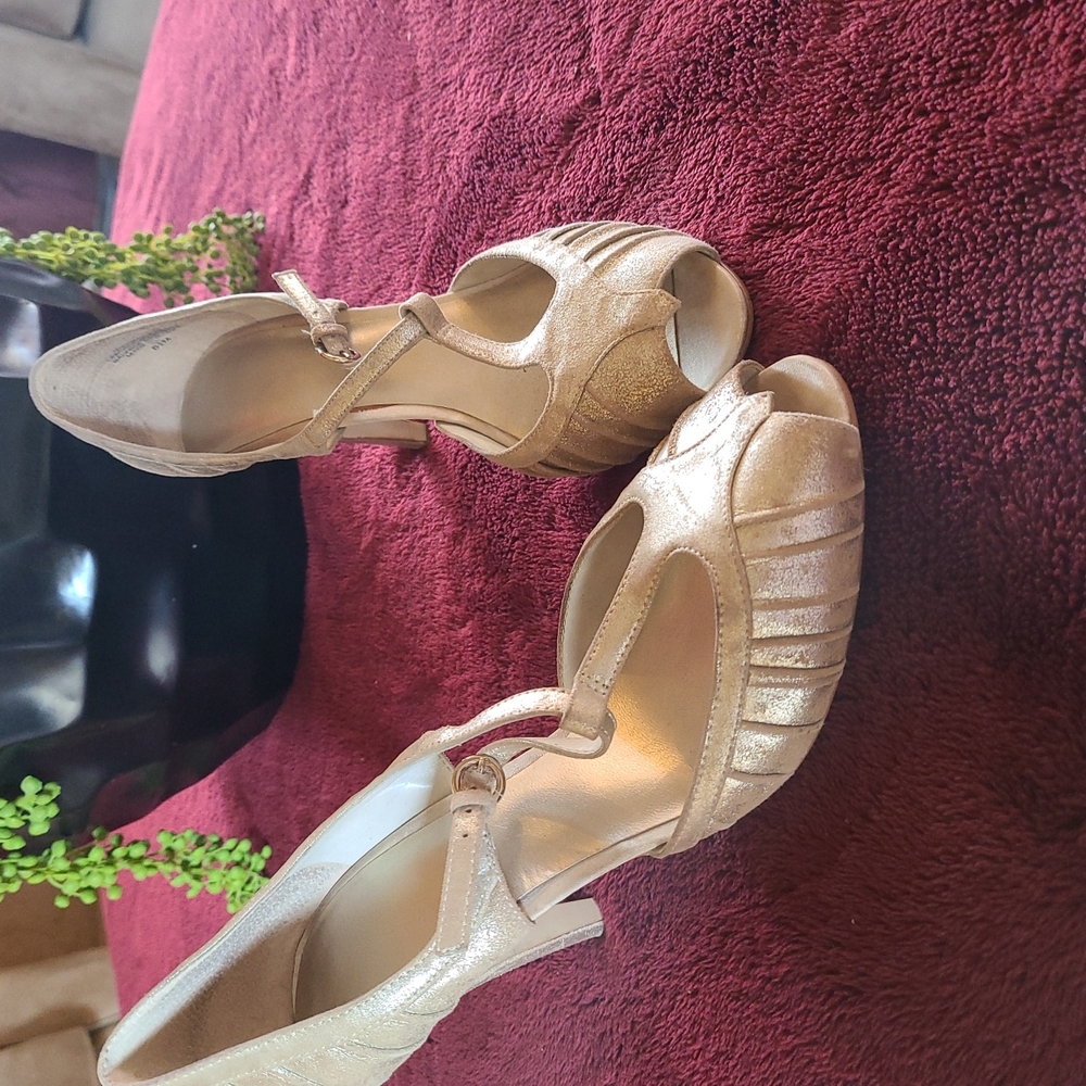 Gold Nine West 8 1/2